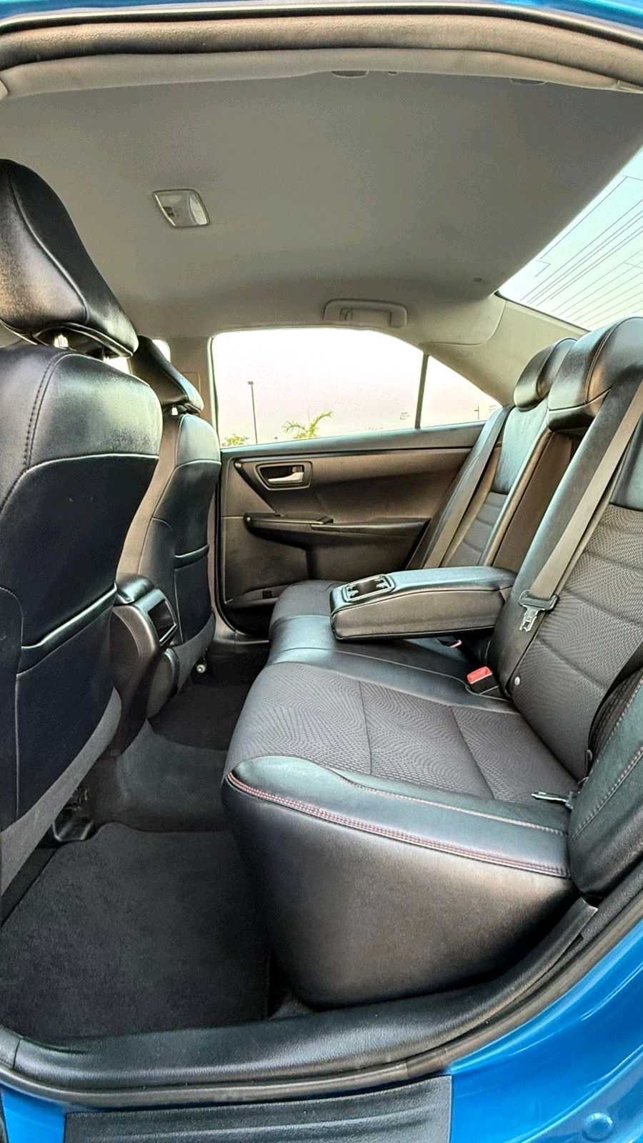 Car Image 2017 TOYOTA CAMRY SE
