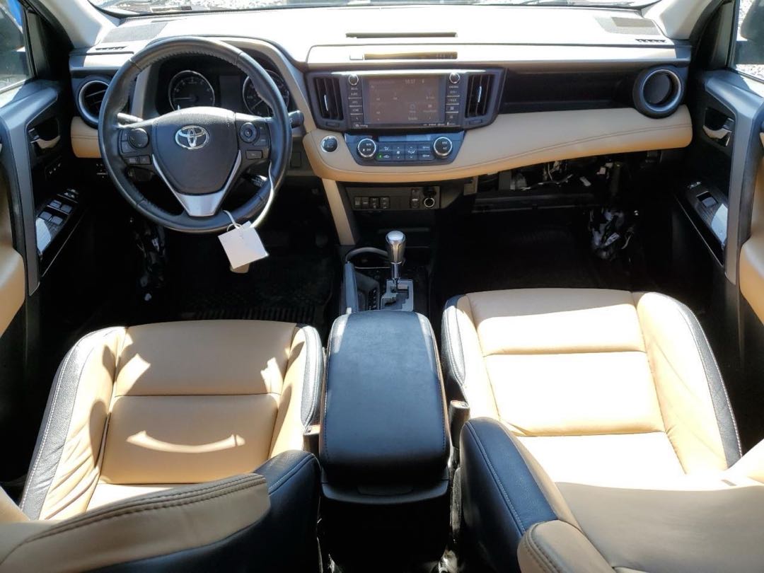 Car Image 2018 TOYOTA RAV4 