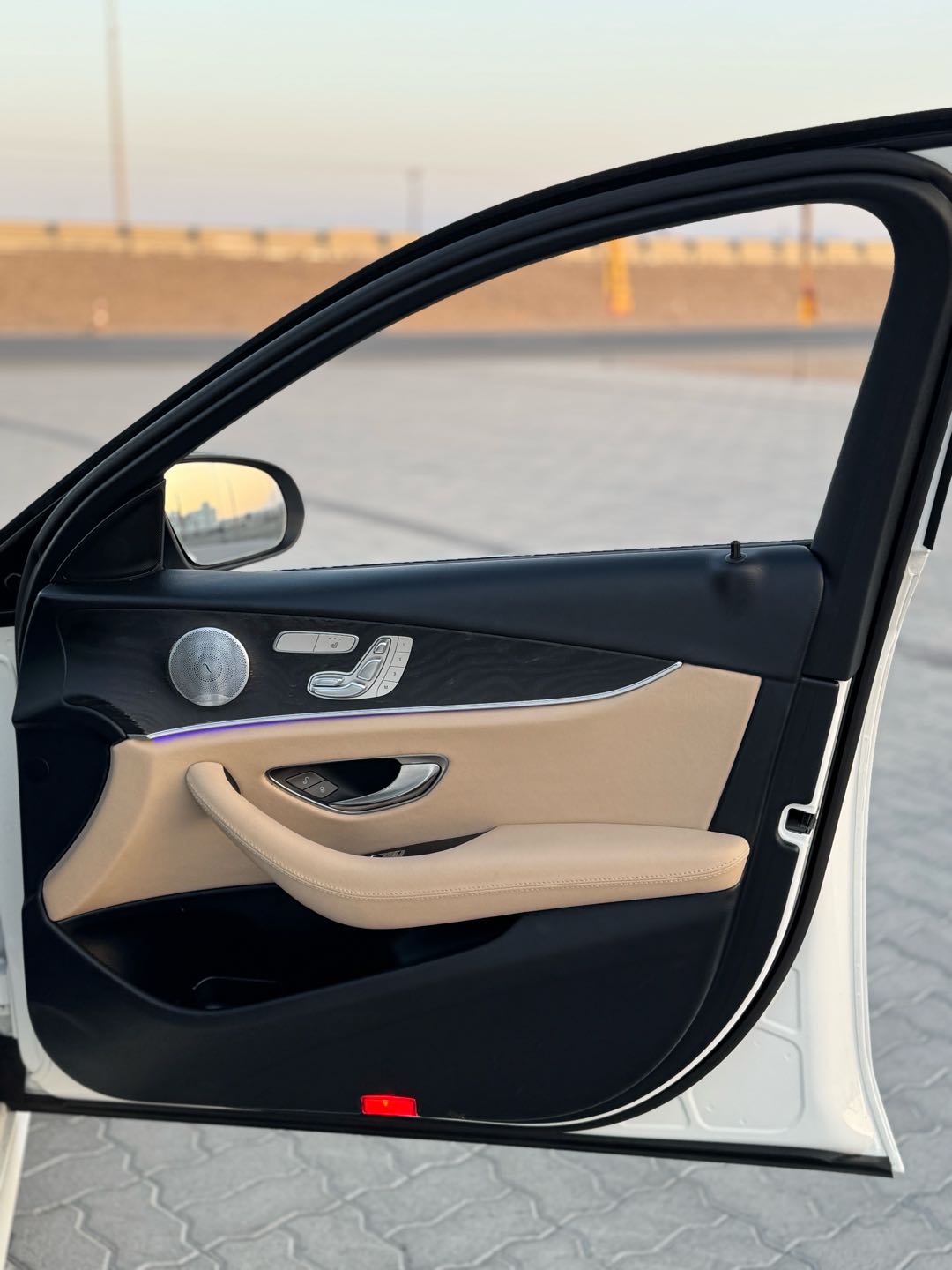 Car Image 2018 MERCEDES E Class 300