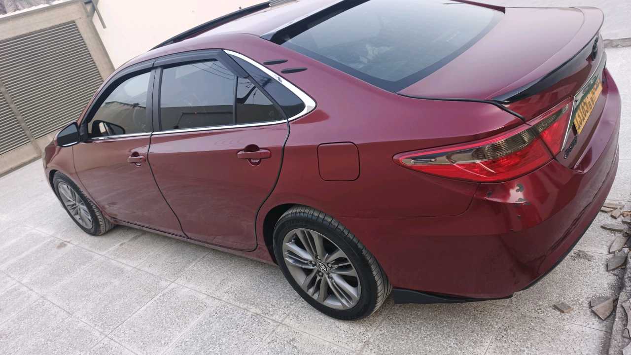 Car Image 2017 TOYOTA CAMRY SE