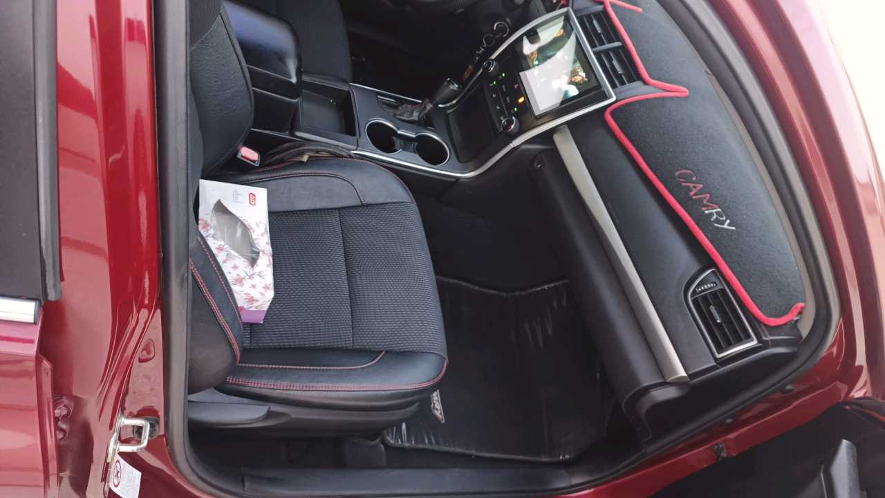 Car Image 2017 TOYOTA CAMRY SE