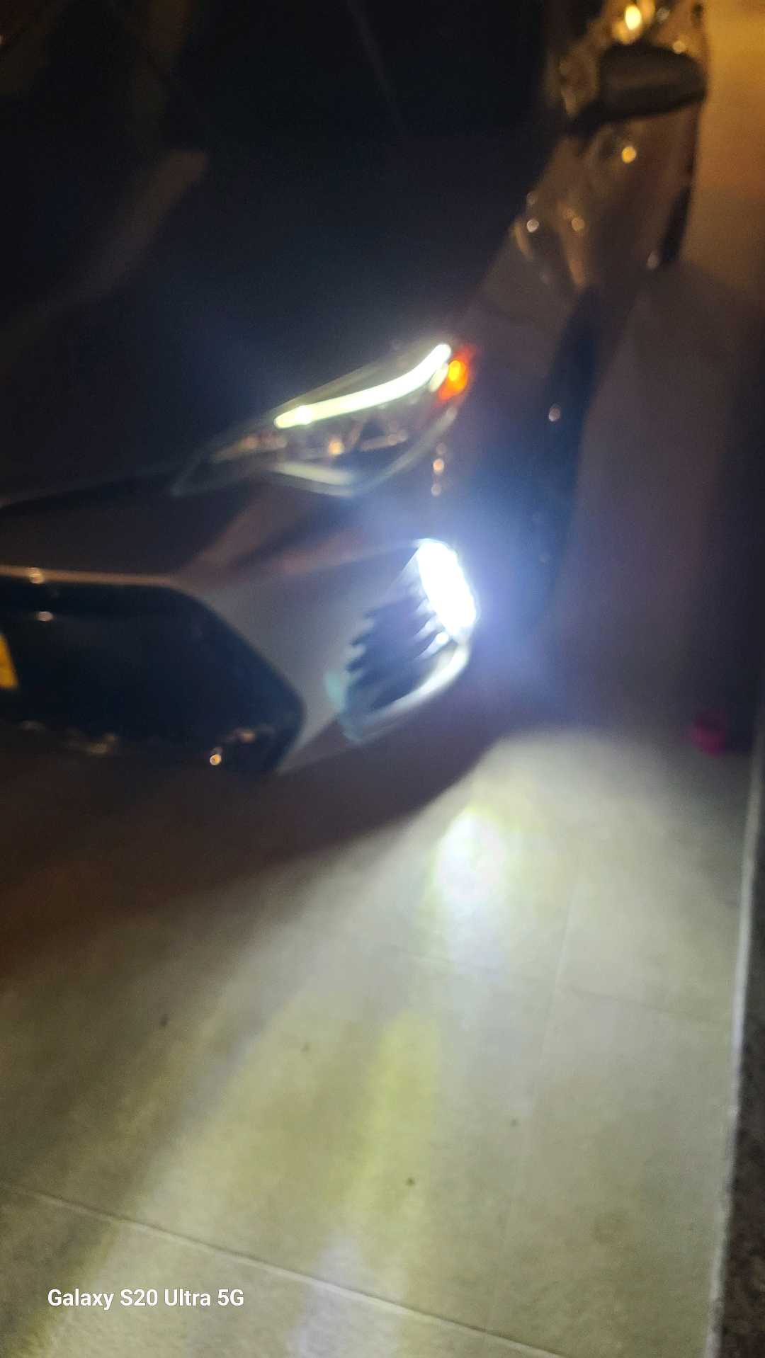 Car Image 2017 TOYOTA COROLLA SE