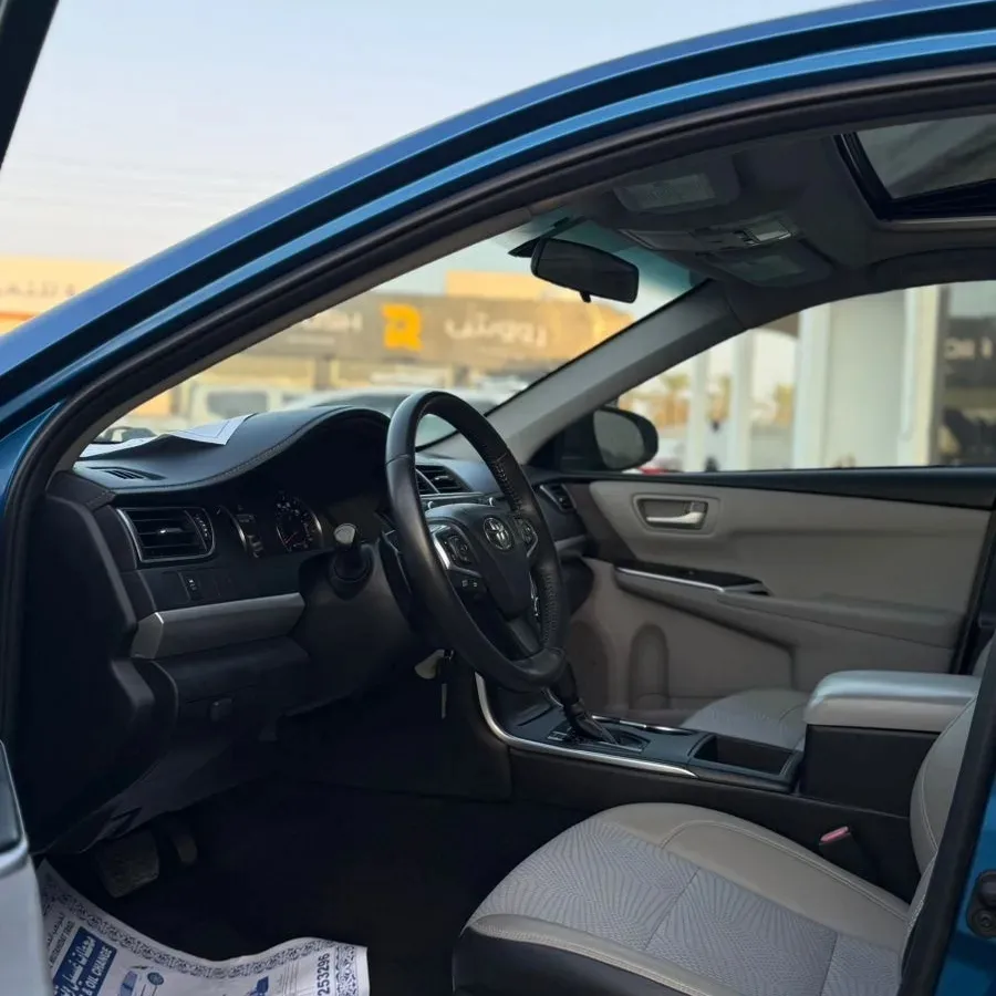 Car Image 2017 TOYOTA CAMRY SE