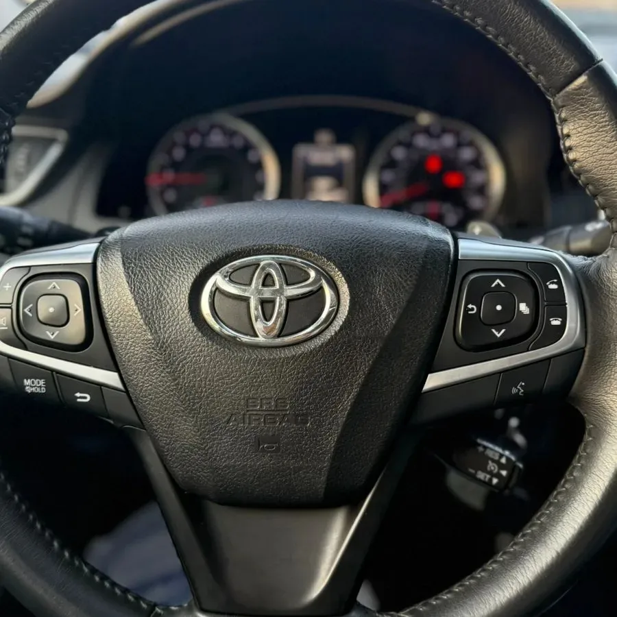 Car Image 2017 TOYOTA CAMRY SE