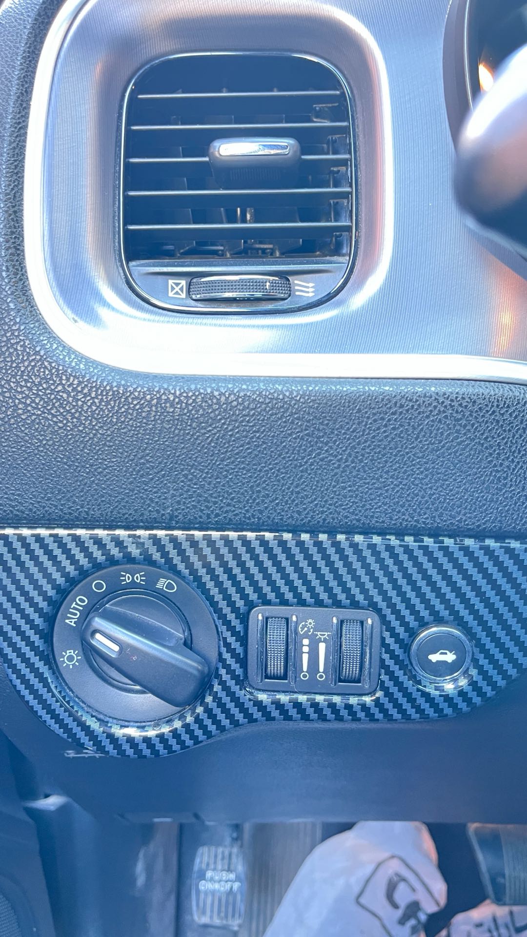 Car Image 2019 DODGE CHARGER SXT