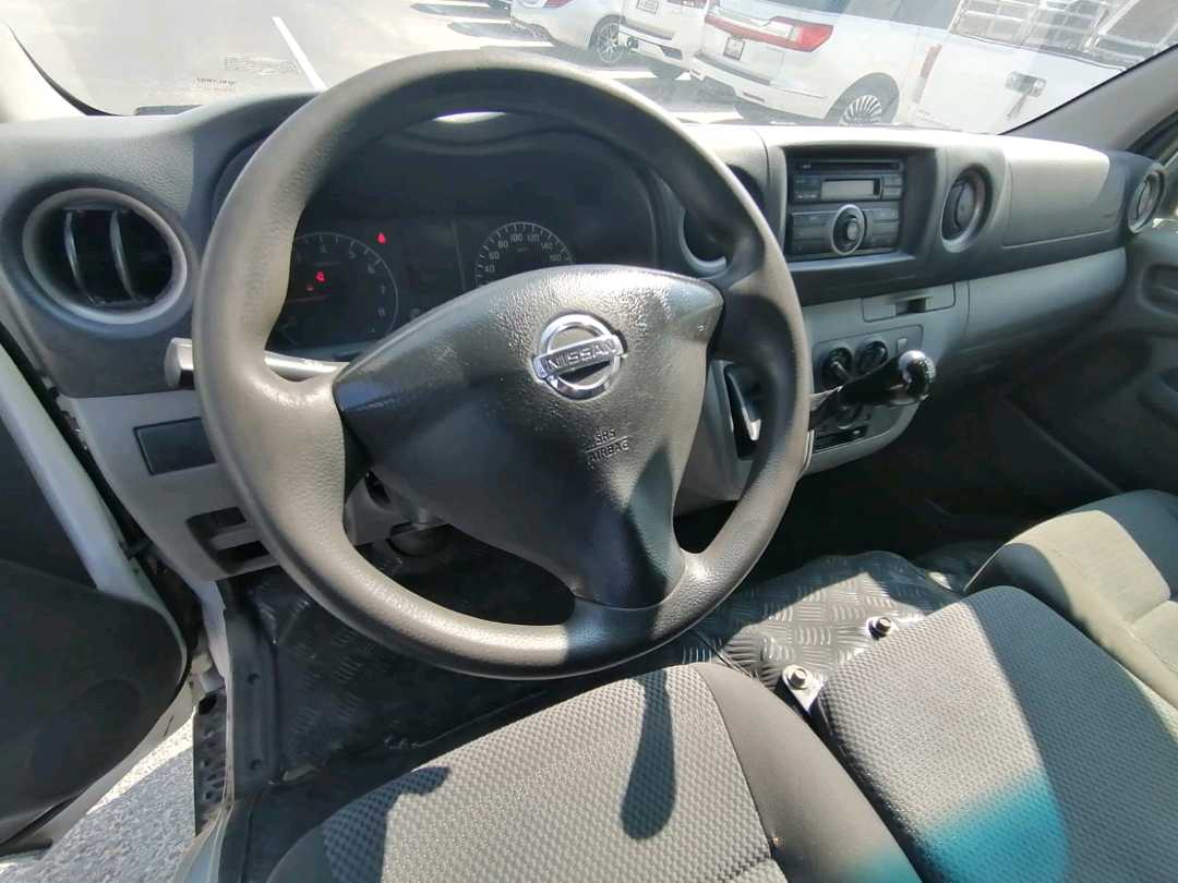 Car Image 2016 NISSAN URVAN 