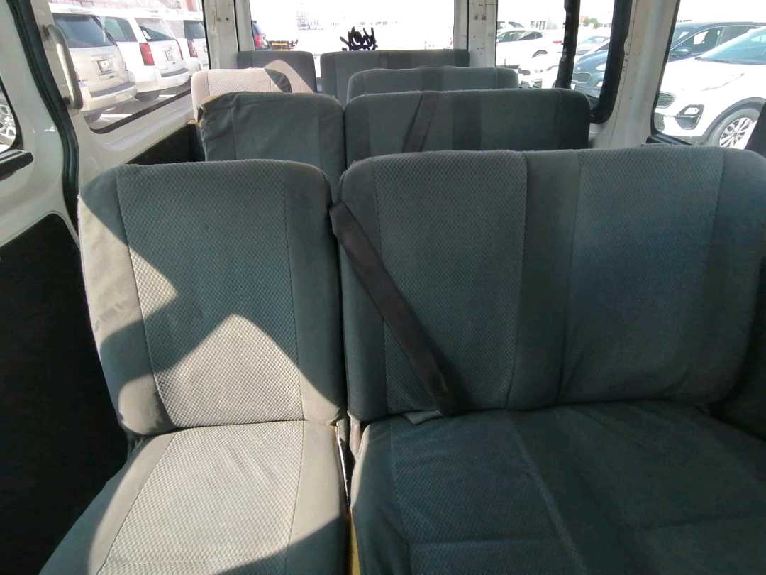 Car Image 2016 NISSAN URVAN 
