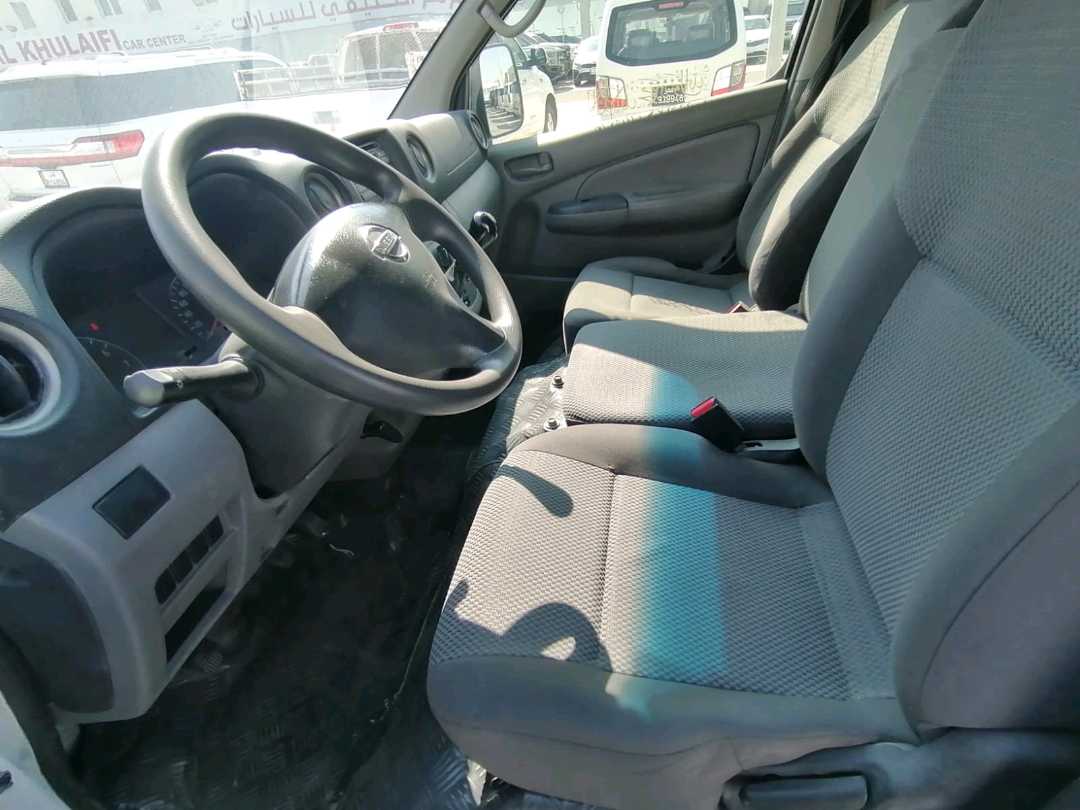 Car Image 2016 NISSAN URVAN 