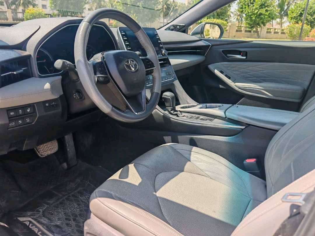 Car Image 2019 TOYOTA AVALON LIMITED