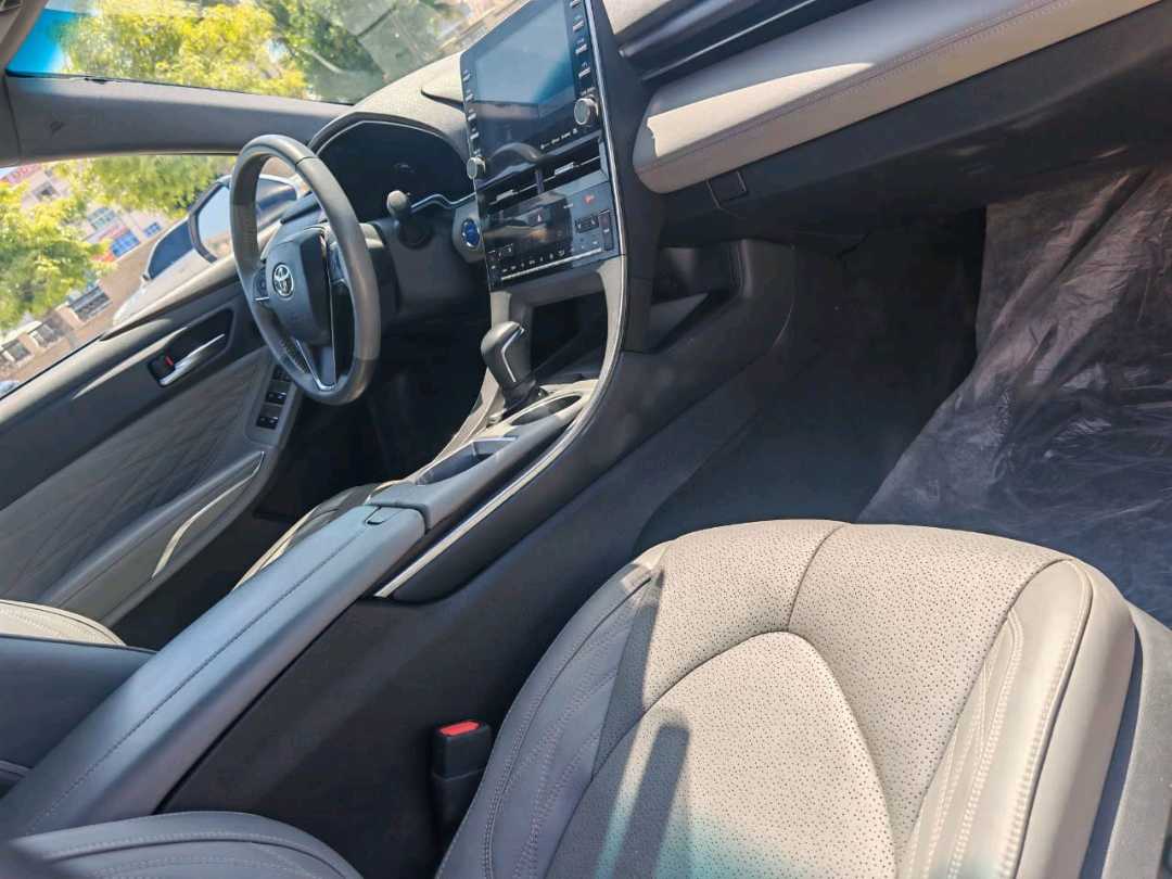 Car Image 2019 TOYOTA AVALON LIMITED