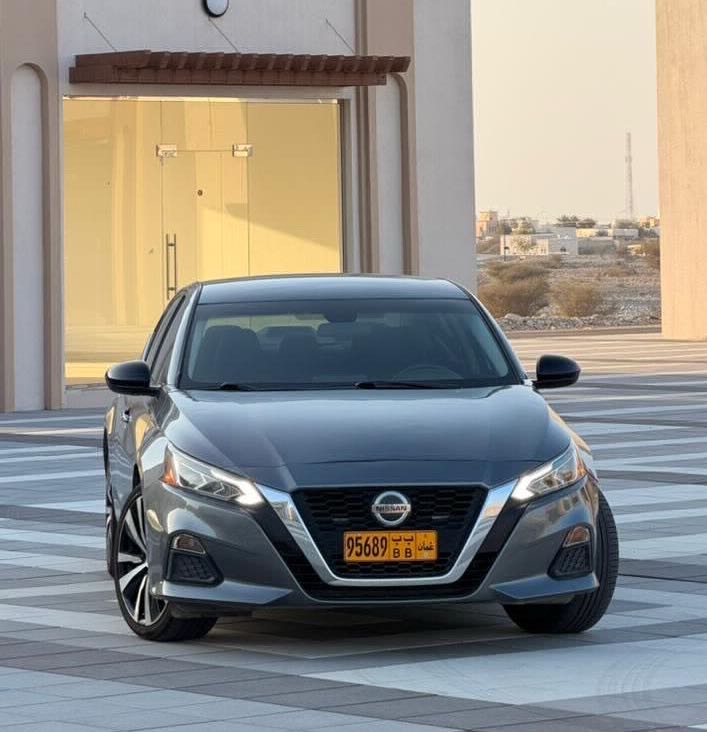 Car Image 2019 NISSAN ALTIMA SR