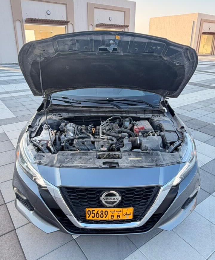 Car Image 2019 NISSAN ALTIMA SR