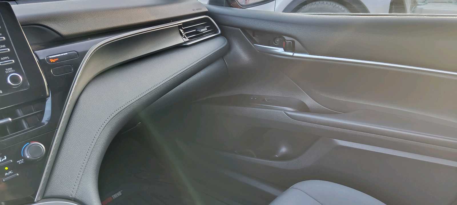Car Image 2021 TOYOTA CAMRY LE
