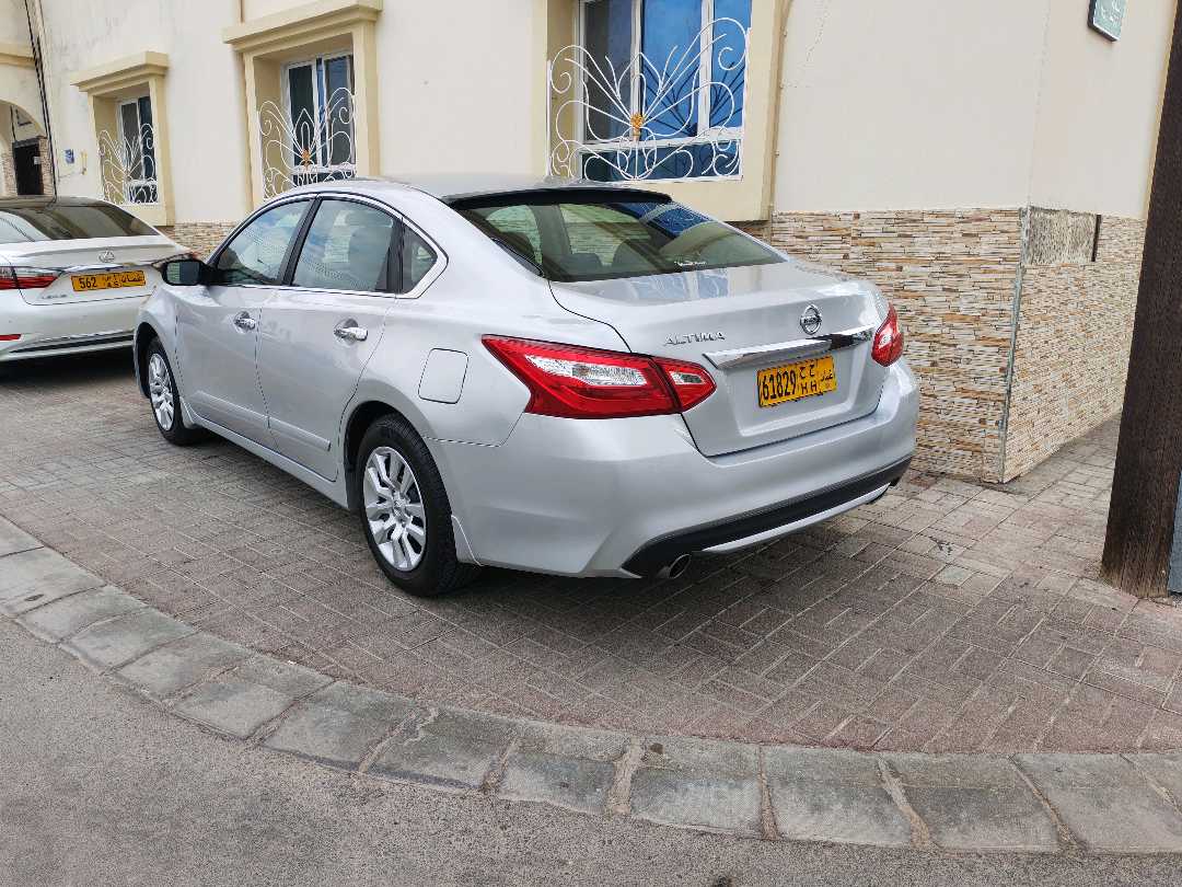Car Image 2017 NISSAN ALTIMA S