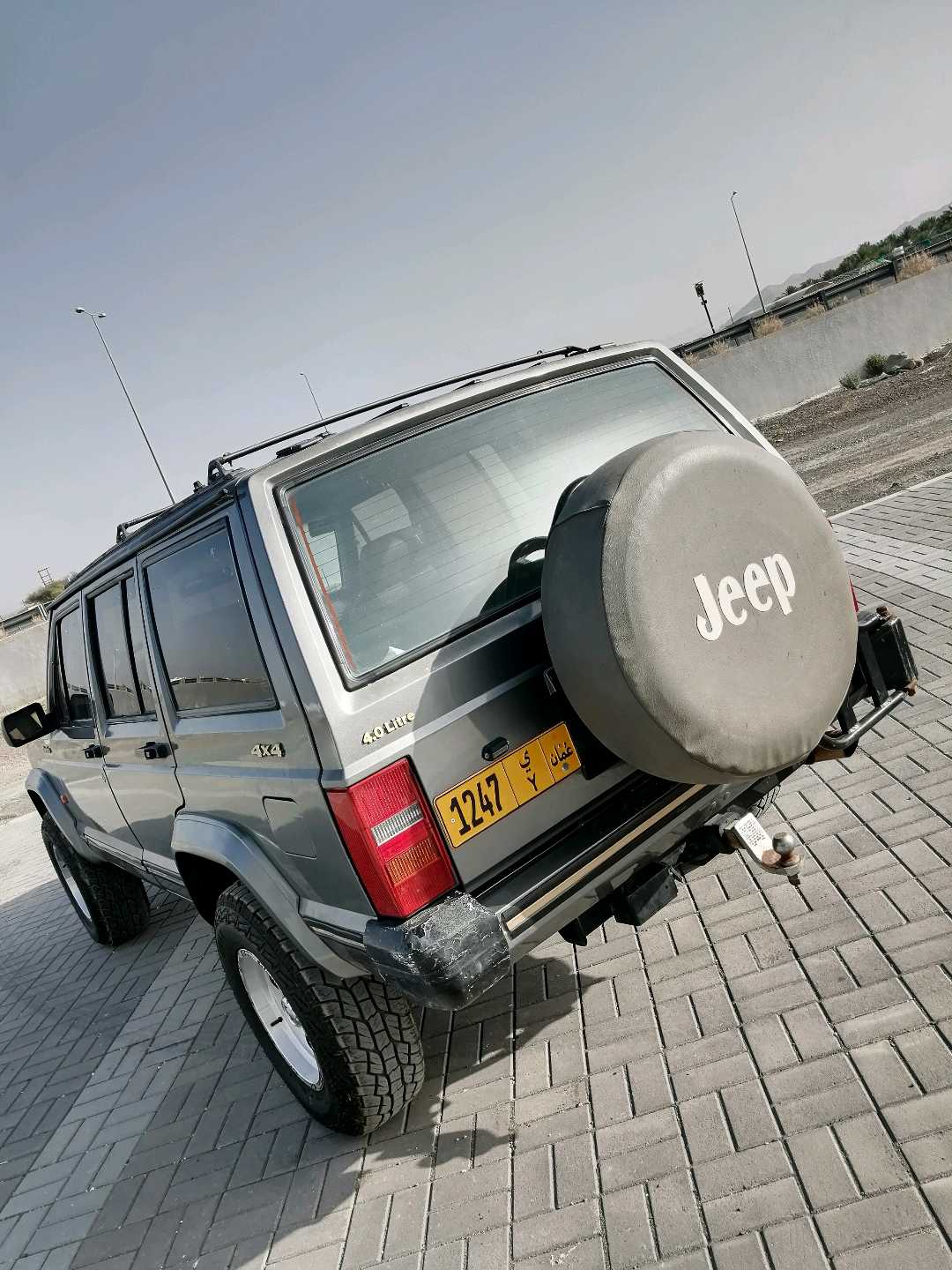 Car Image 1989 JEEP CHEROKEE 