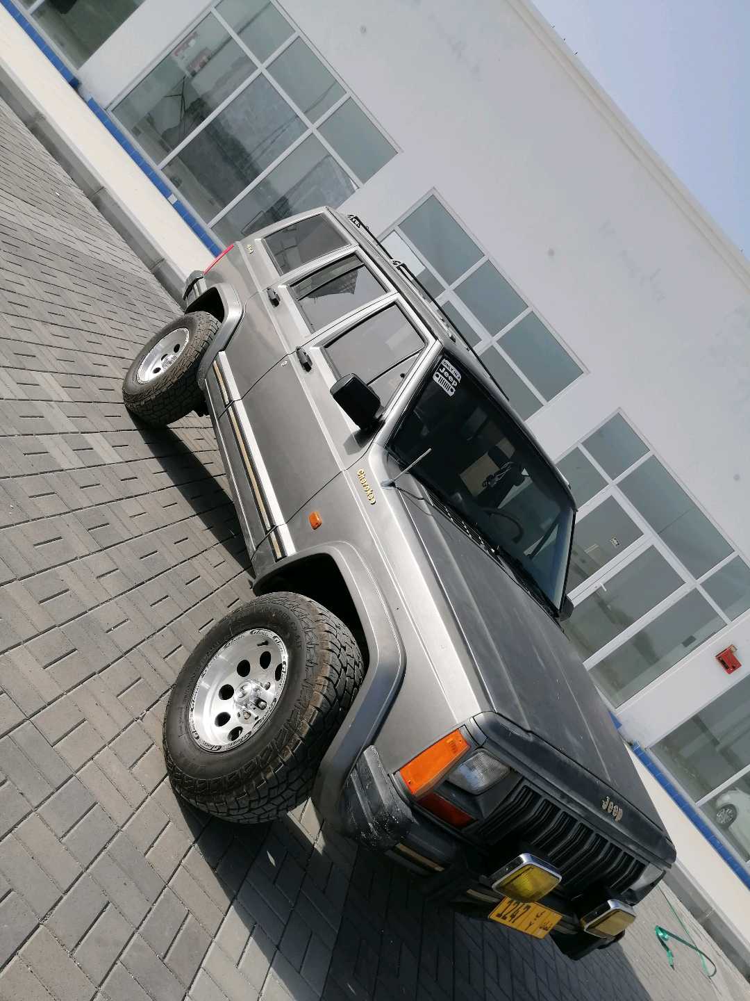 Car Image 1989 JEEP CHEROKEE 