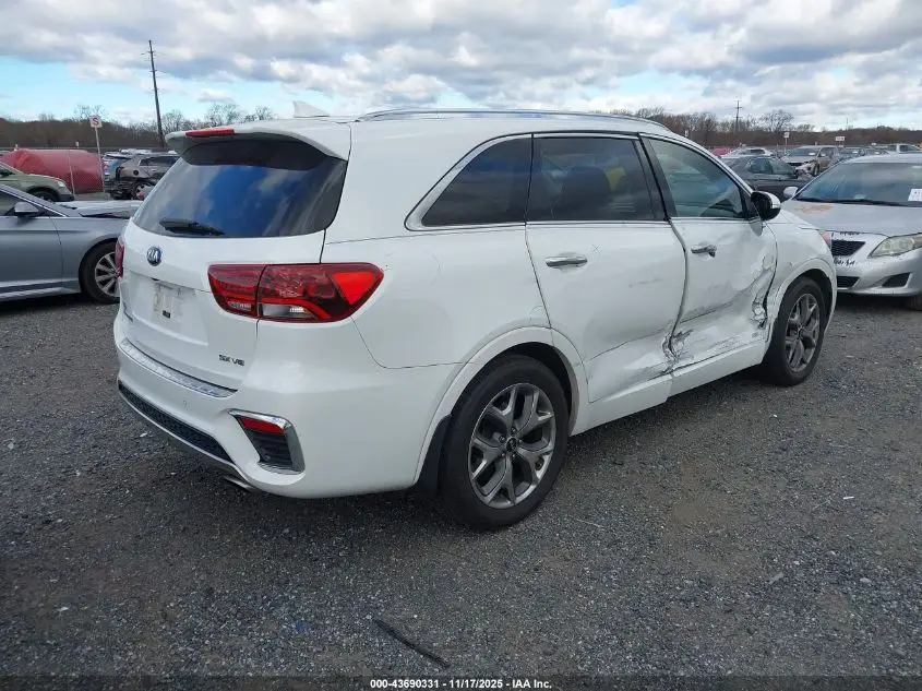 Car Image 2019 KIA SORENTO