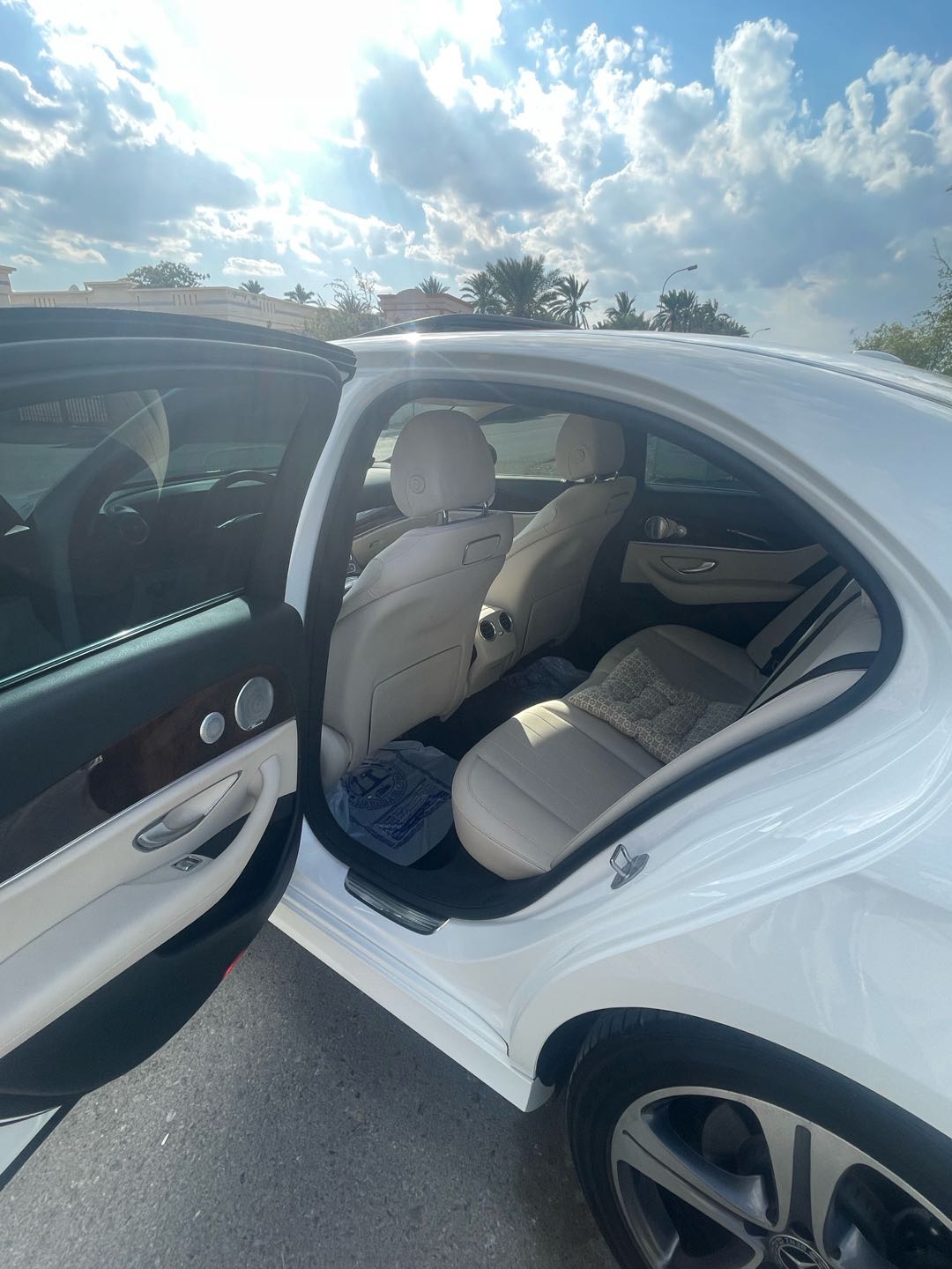 Car Image 2017 MERCEDES E Class 300