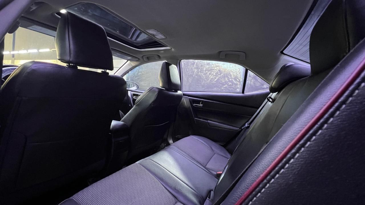Car Image 2017 TOYOTA COROLLA XSE
