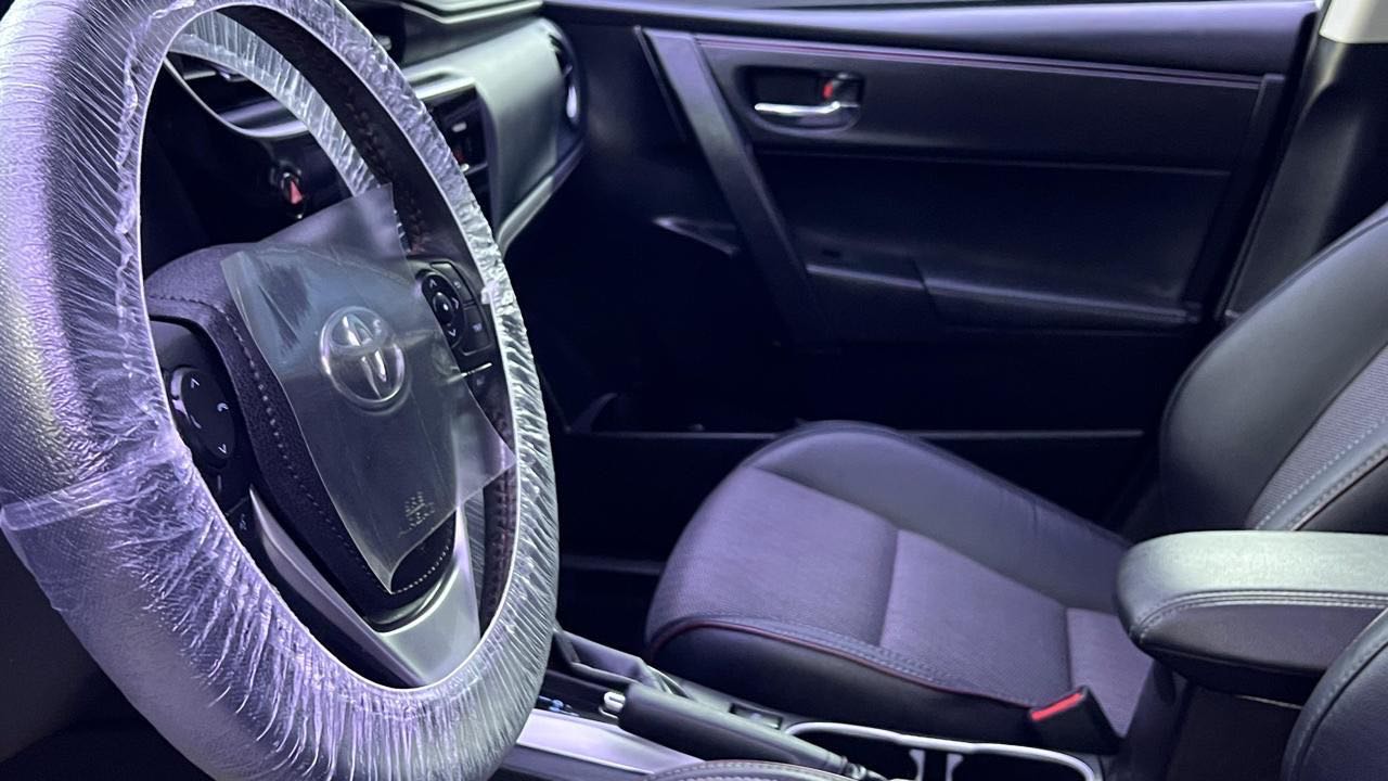 Car Image 2017 TOYOTA COROLLA XSE