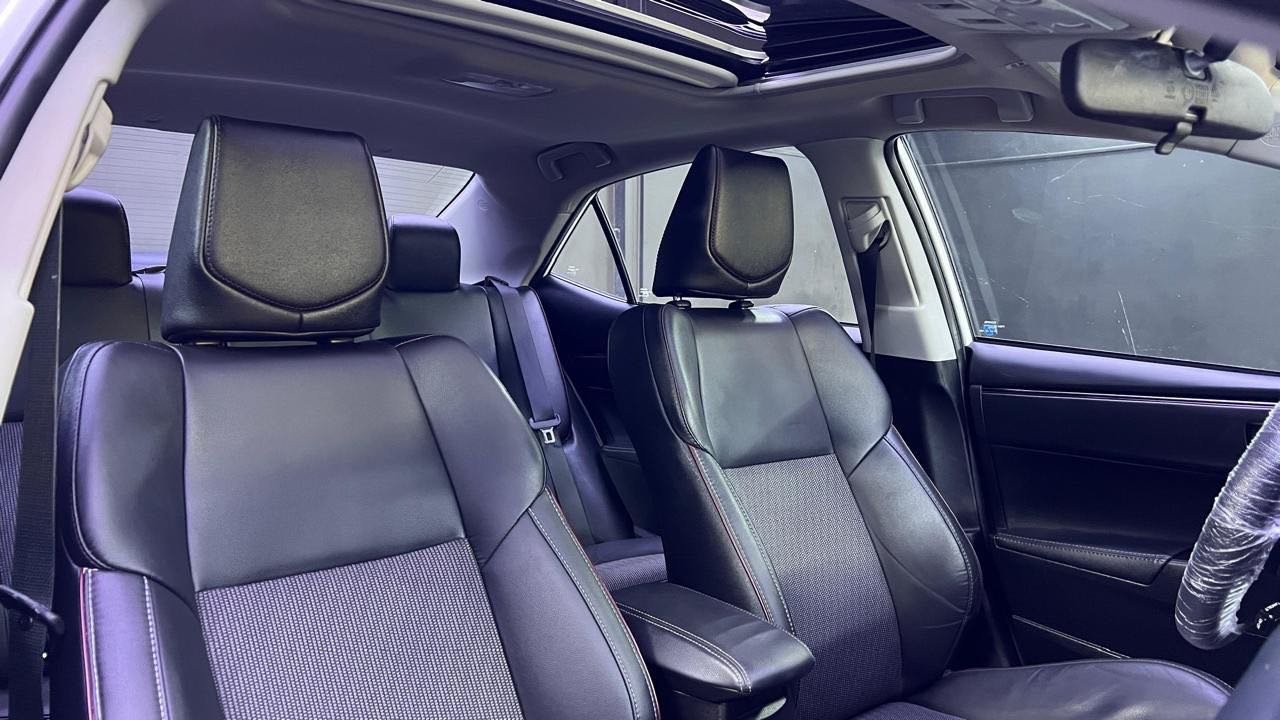 Car Image 2017 TOYOTA COROLLA XSE