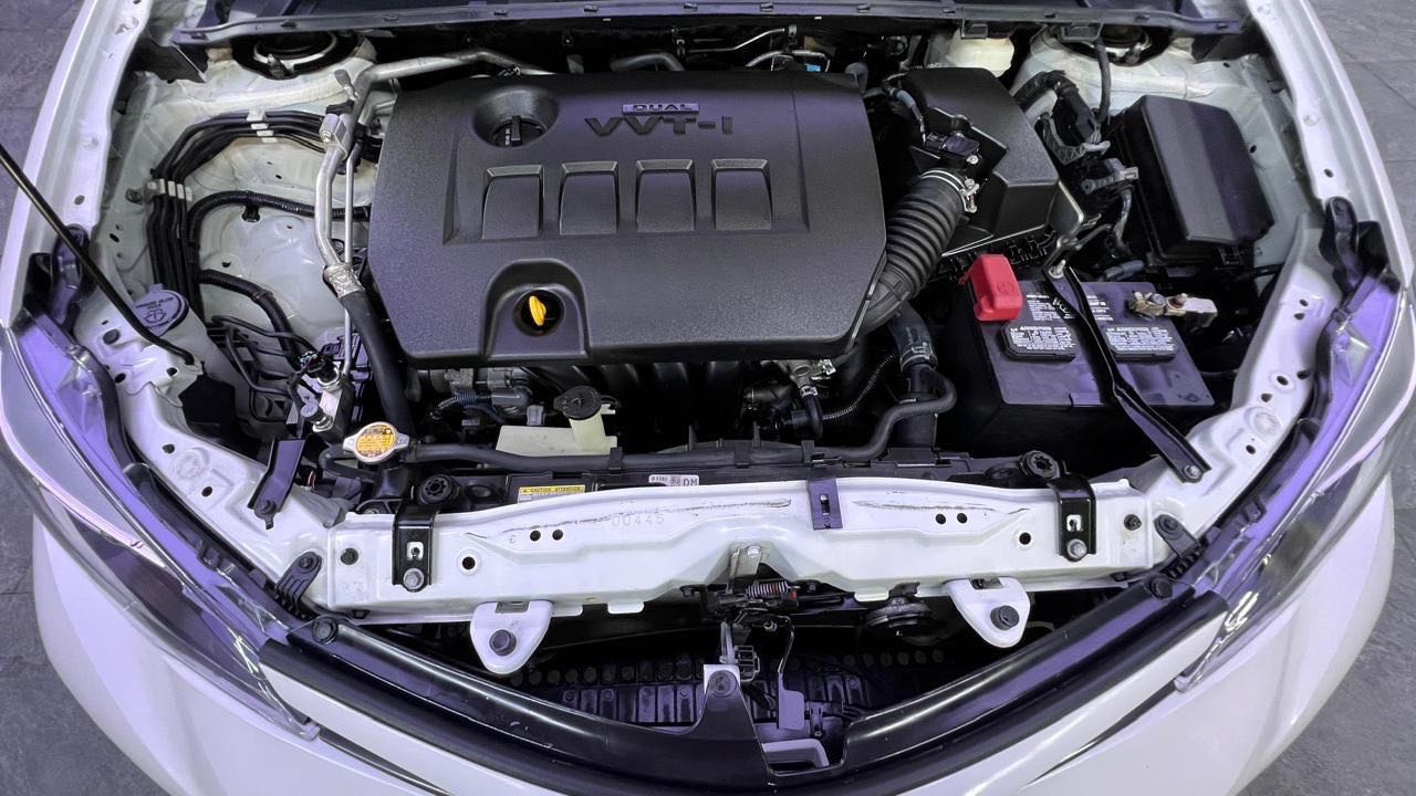 Car Image 2017 TOYOTA COROLLA XSE