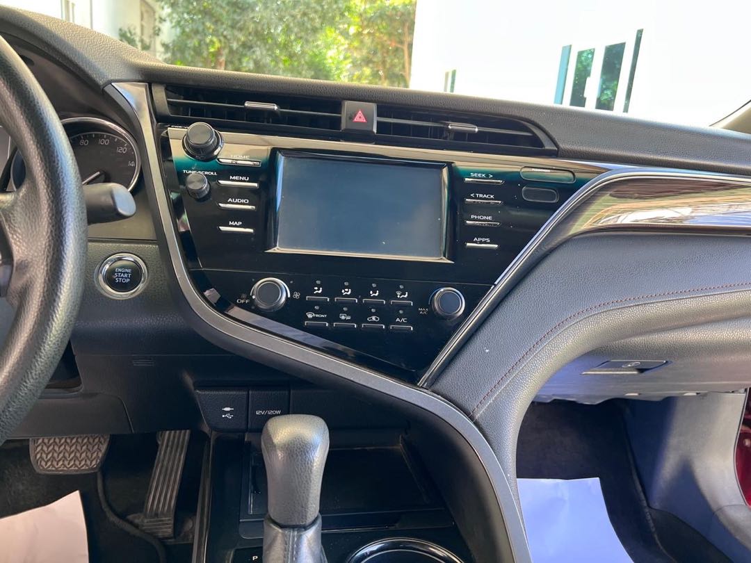 Car Image 2019 TOYOTA CAMRY LE