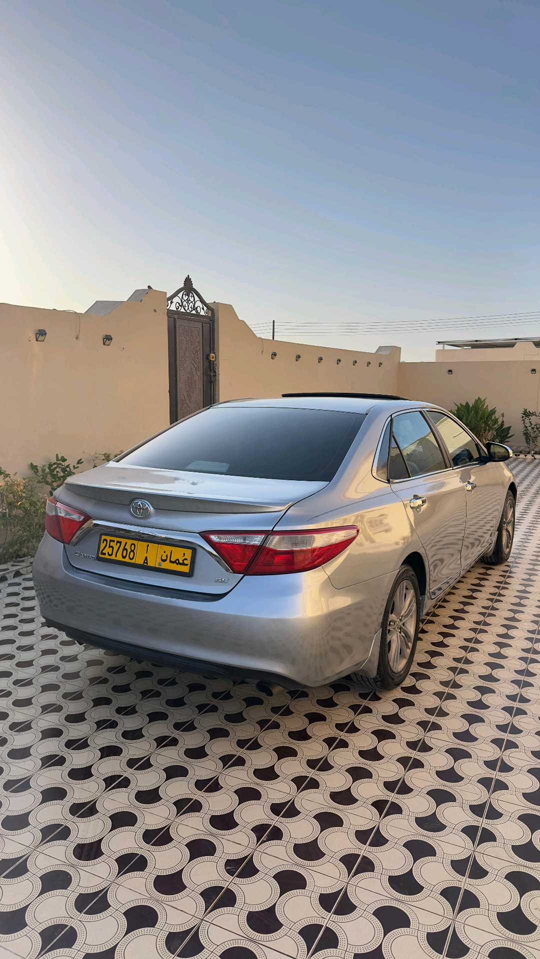 Car Image 2015 TOYOTA CAMRY SE