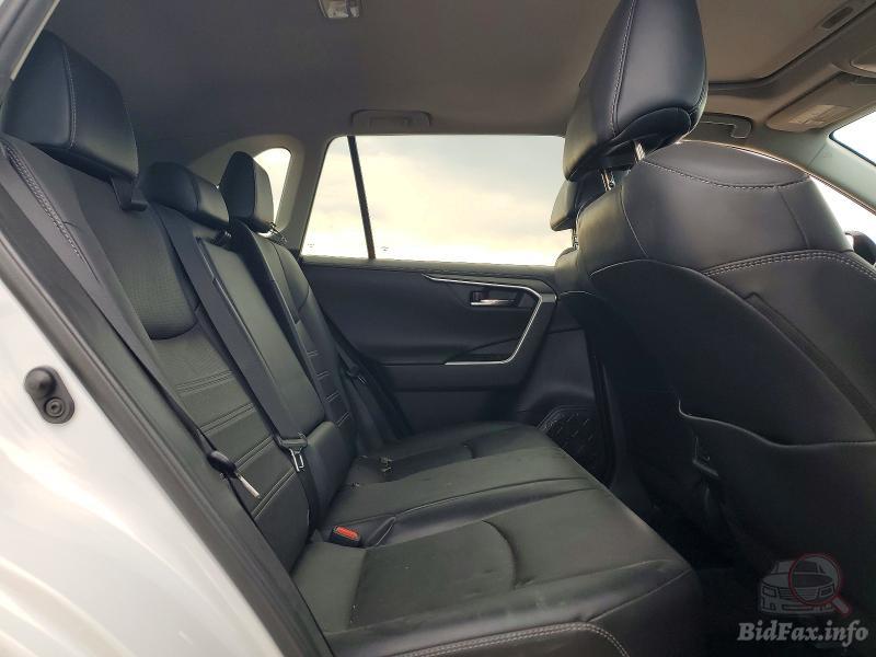 Car Image 2019 TOYOTA RAV4