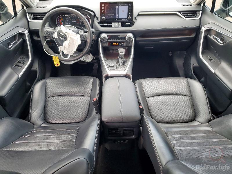 Car Image 2019 TOYOTA RAV4