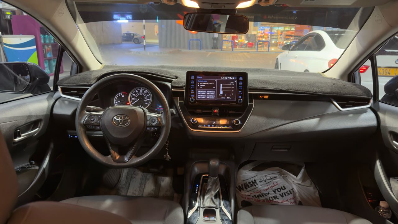Car Image 2021 TOYOTA COROLLA LE