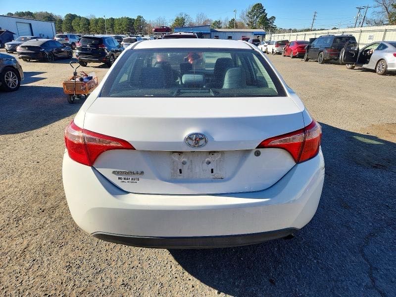 Car Image 2018 TOYOTA COROLLA