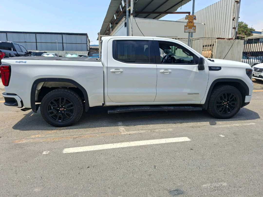 Car Image 2022 GMC SIERRA