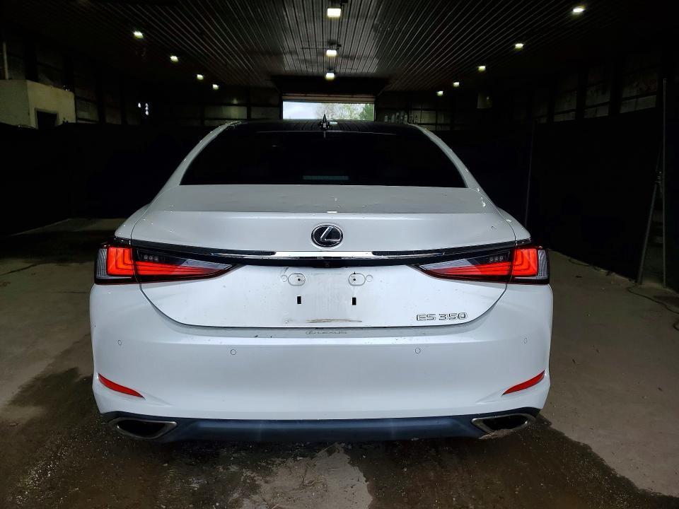 Car Image 2019 LEXUS ES