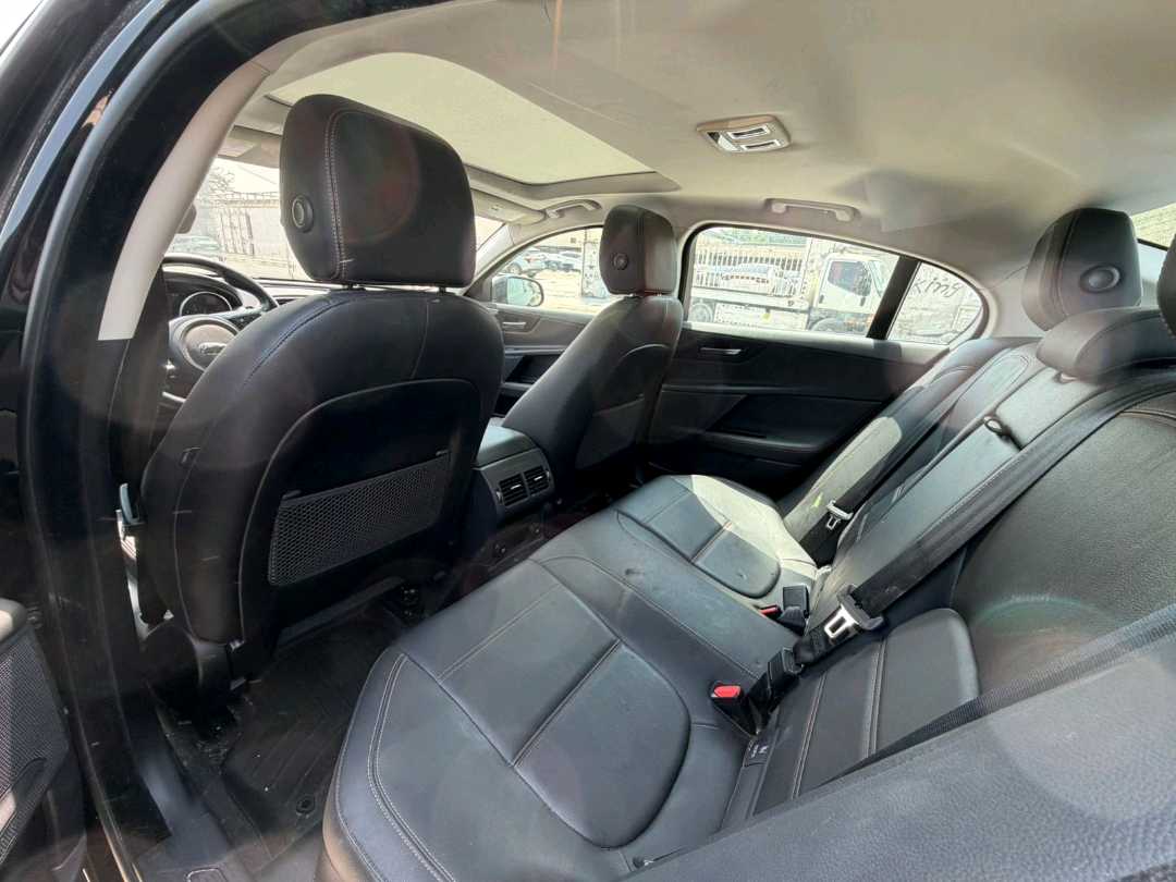 Car Image 2018 JAGUAR XE