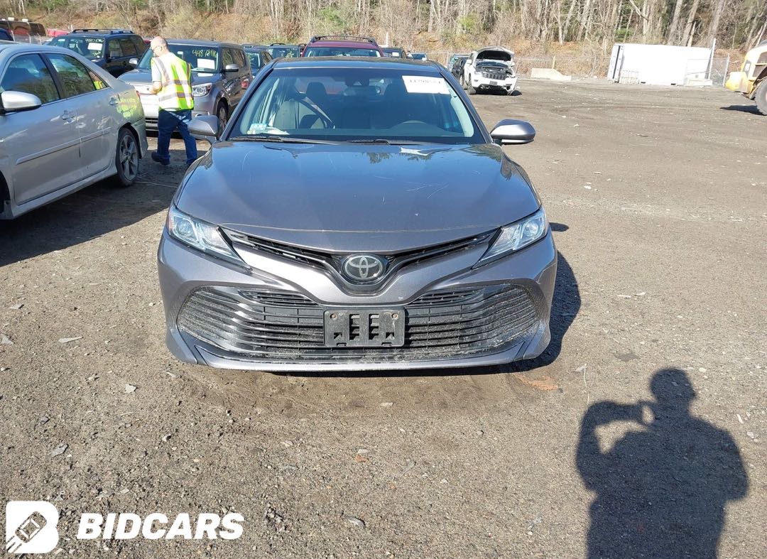 Car Image 2018 TOYOTA CAMRY