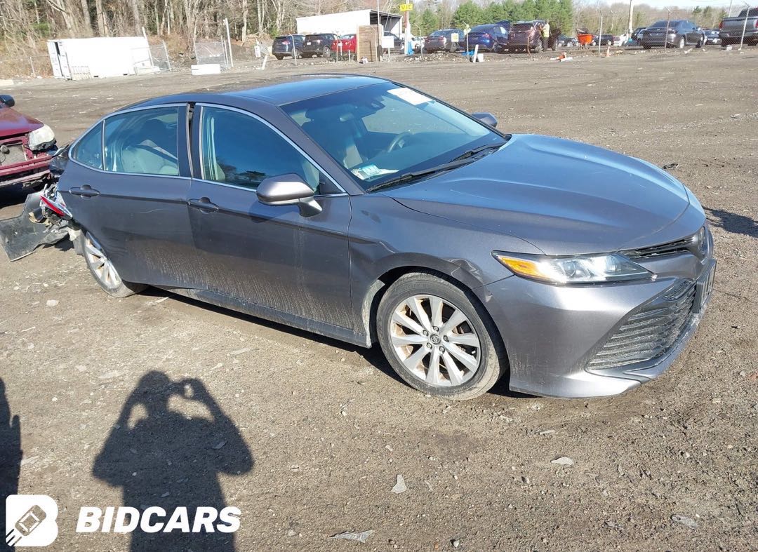 Car Image 2018 TOYOTA CAMRY