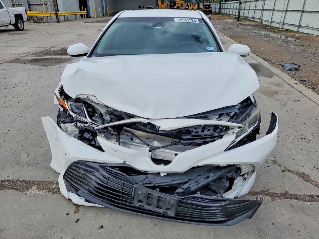 Car Image 2018 TOYOTA CAMRY