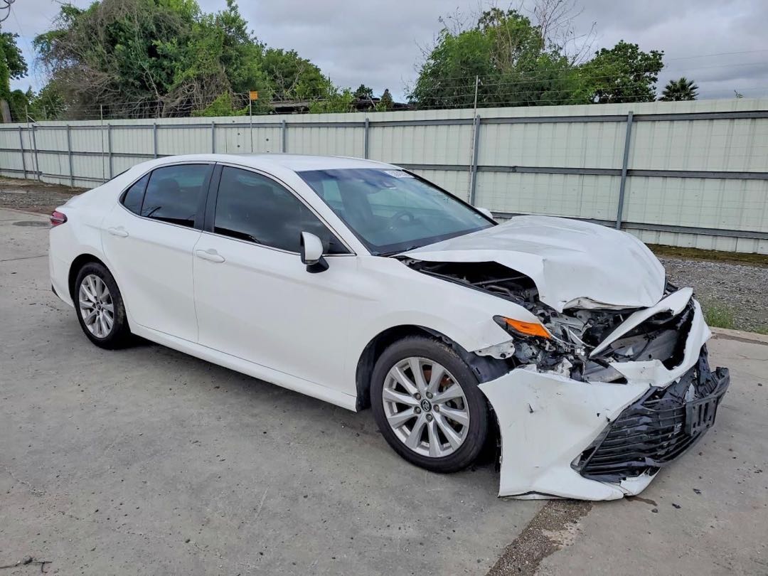 Car Image 2018 TOYOTA CAMRY