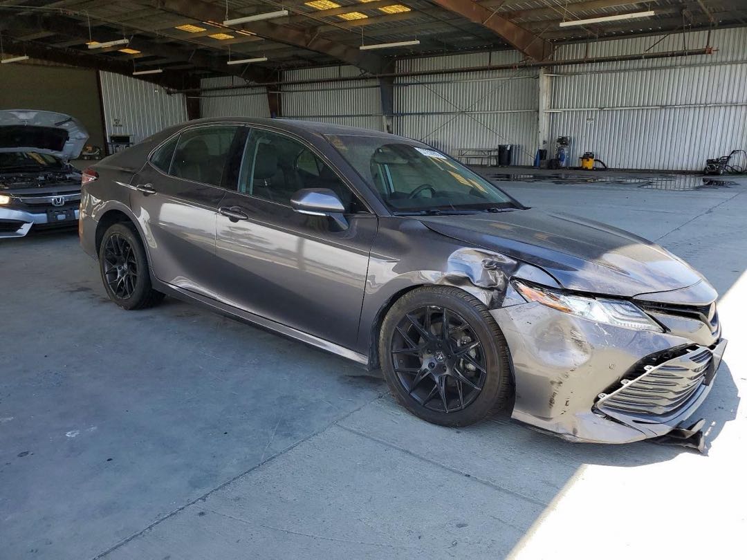 Car Image 2018 TOYOTA CAMRY