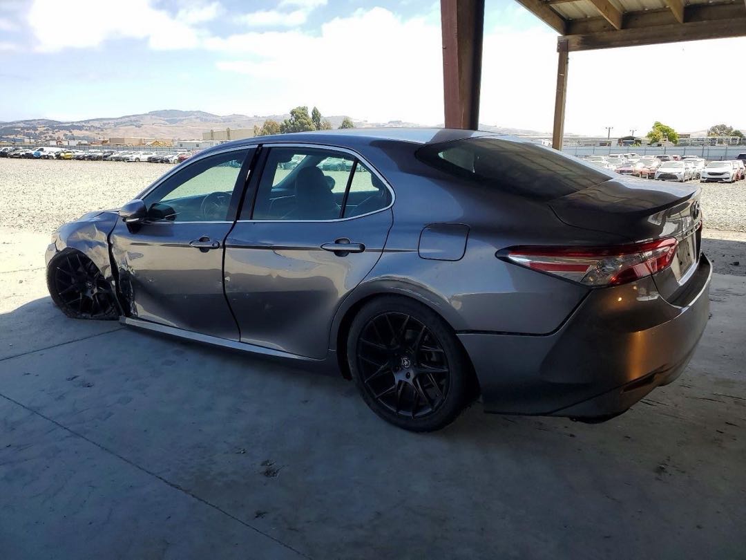 Car Image 2018 TOYOTA CAMRY