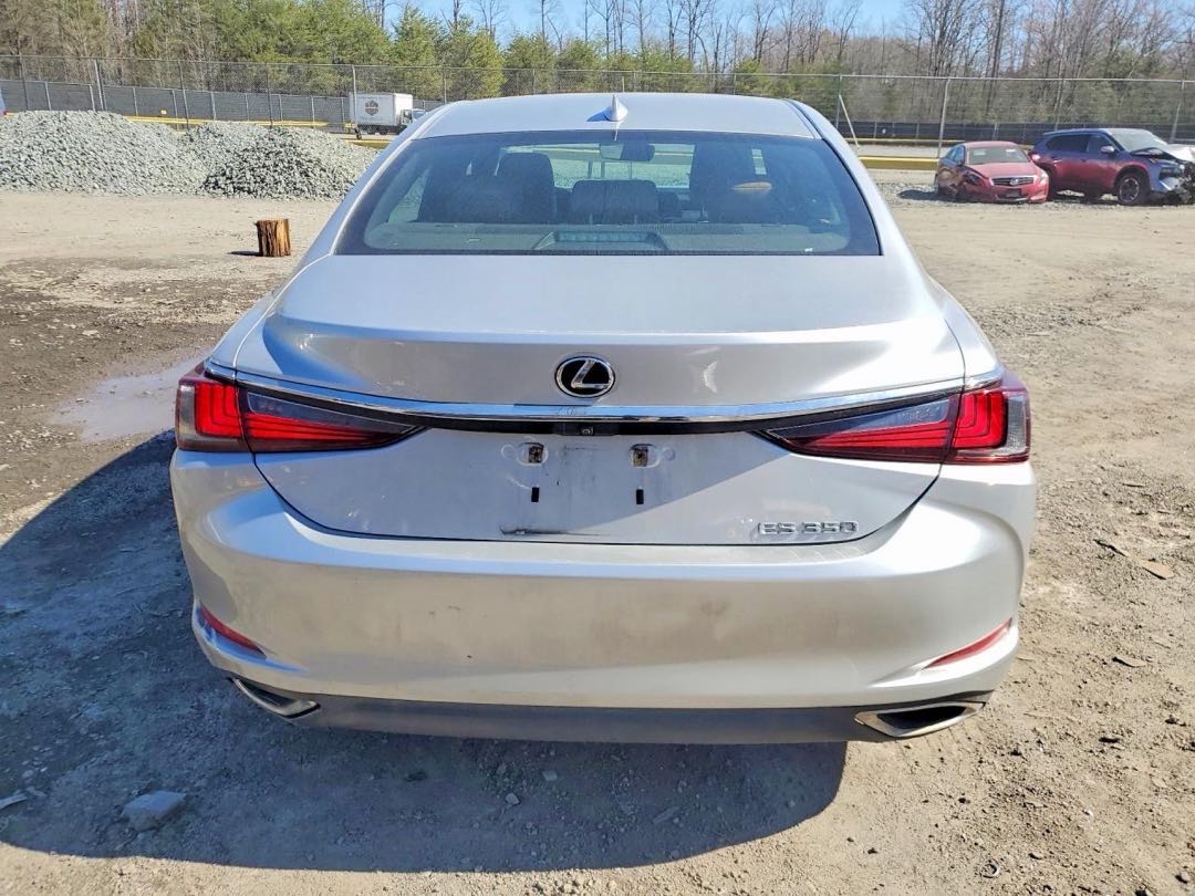 Car Image 2019 LEXUS ES