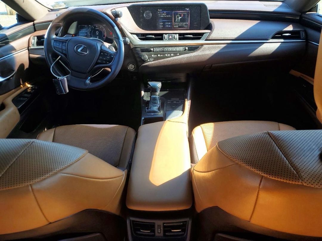 Car Image 2019 LEXUS ES