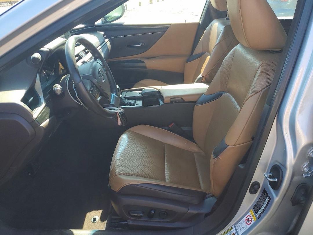 Car Image 2019 LEXUS ES