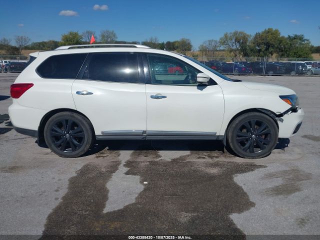 Car Image 2017 NISSAN PATHFINDER