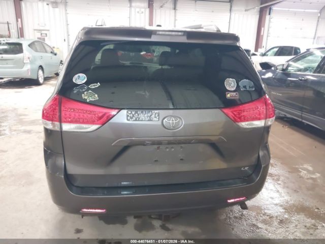 Car Image 2011 TOYOTA SIENNA