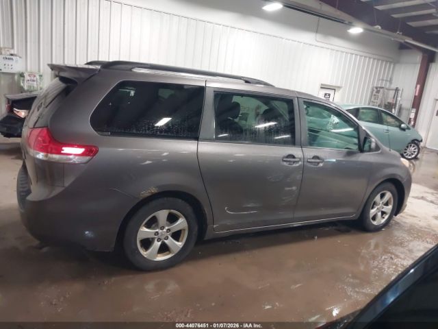 Car Image 2011 TOYOTA SIENNA