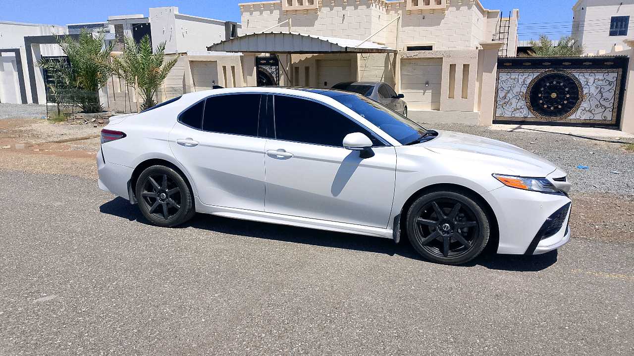 Car Image 2018 TOYOTA CAMRY XSE