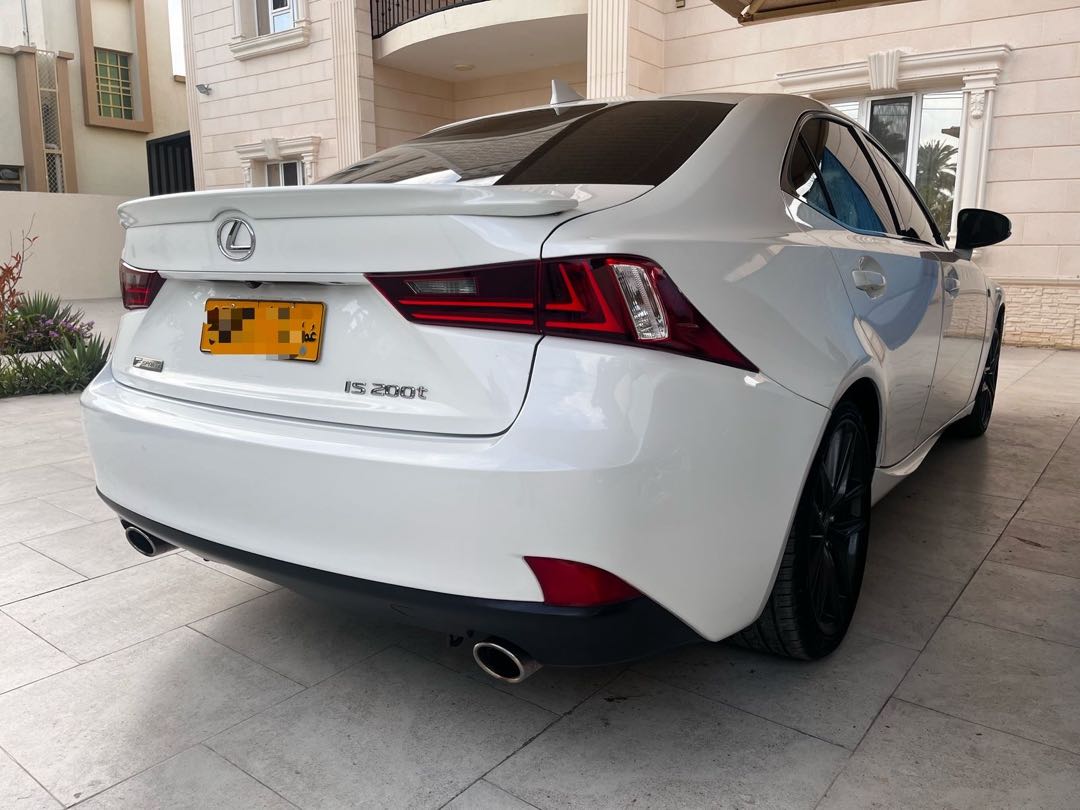 Car Image 2016 LEXUS IS 200