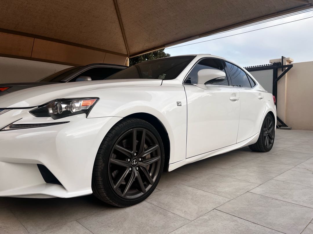 Car Image 2016 LEXUS IS 200